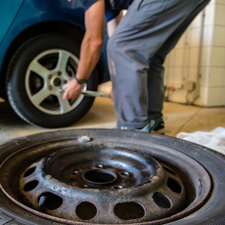 Reifenwechsel Service bei Auto Check